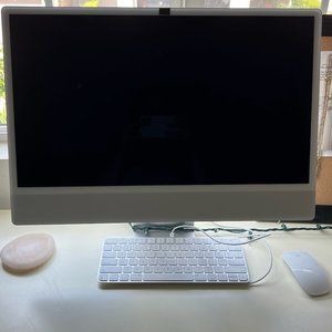 Apple 24” iMac in Silver 8-Core CPU -8-Core GPU